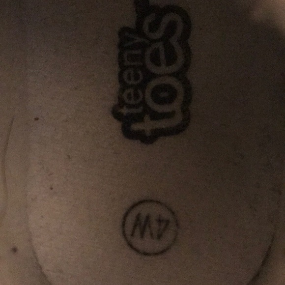 3/$40🎉Toddler shoes - Picture 4 of 6